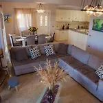 Mary Villa Dhorizáta